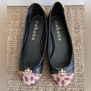 Black and Brown Flats decorated with Leopard and Crown in Design